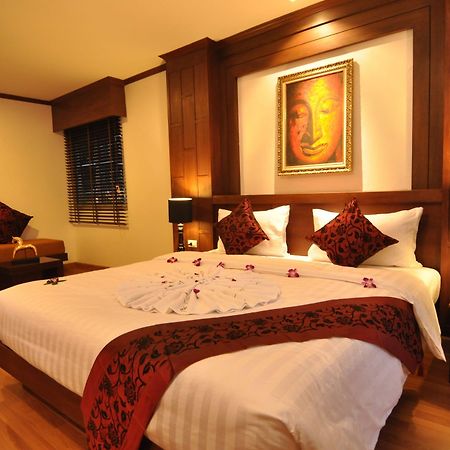 Hemingway'S Hotel Patong Kültér fotó