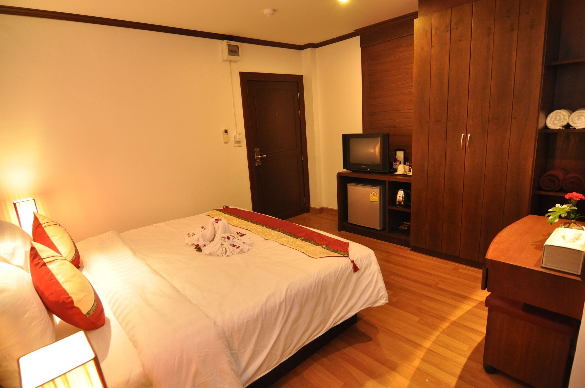 Hemingway'S Hotel Patong Kültér fotó
