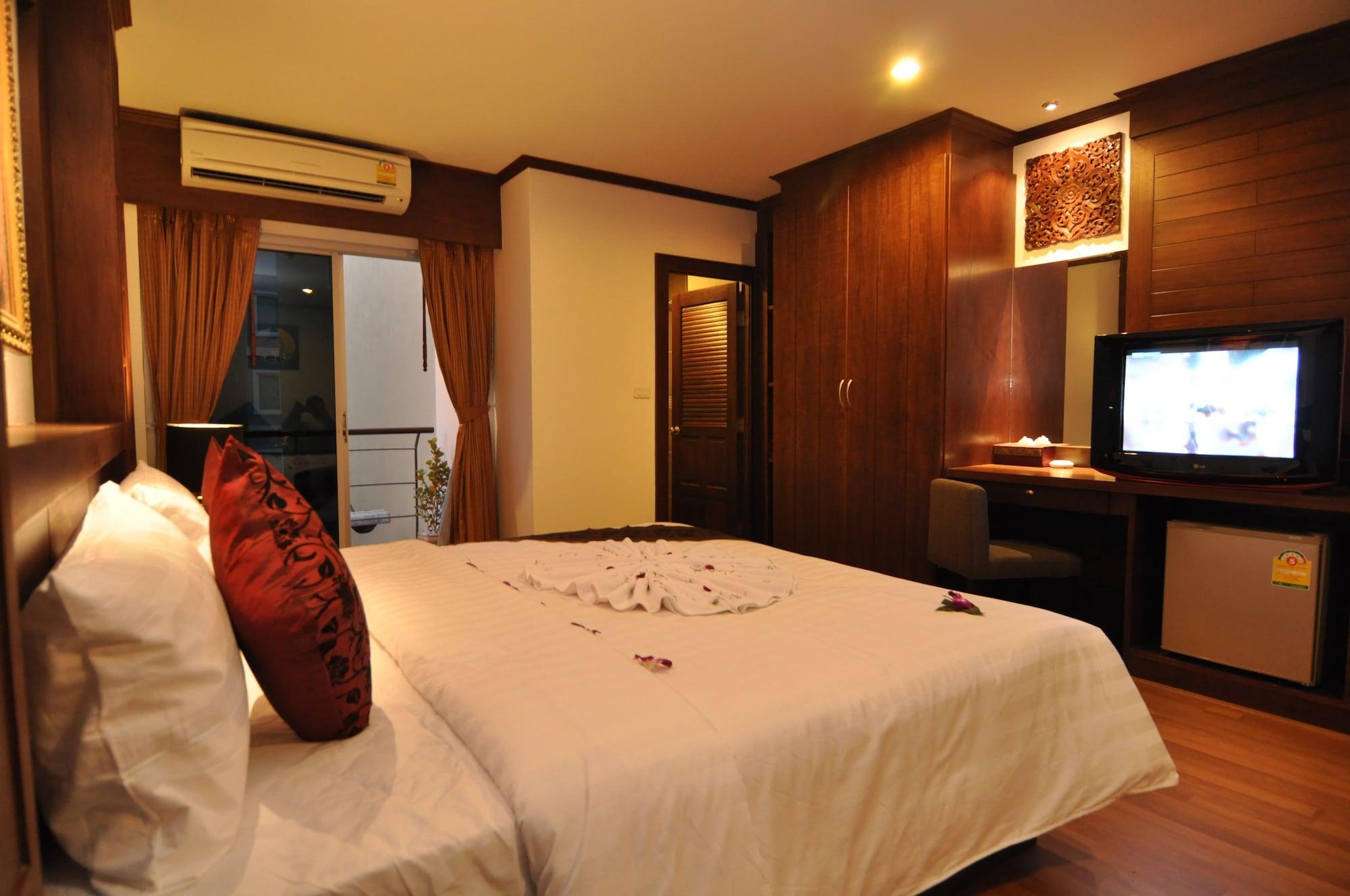 Hemingway'S Hotel Patong Kültér fotó