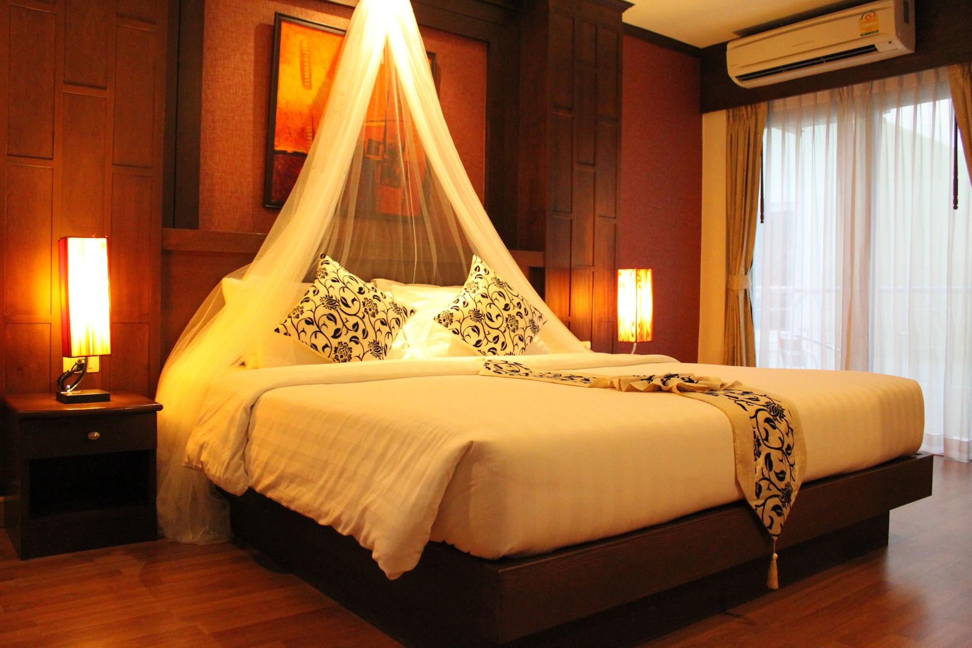 Hemingway'S Hotel Patong Kültér fotó