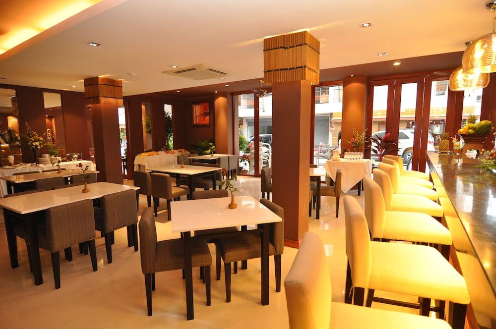 Hemingway'S Hotel Patong Kültér fotó