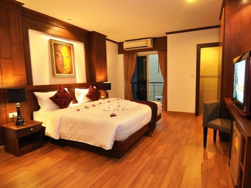 Hemingway'S Hotel Patong Kültér fotó
