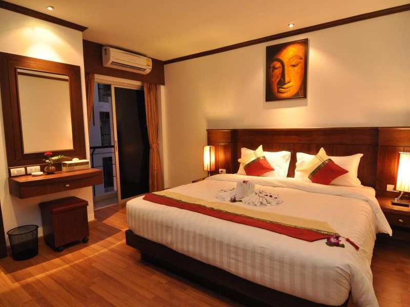 Hemingway'S Hotel Patong Kültér fotó