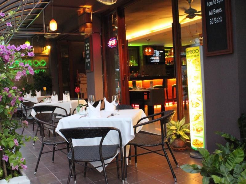 Hemingway'S Hotel Patong Kültér fotó