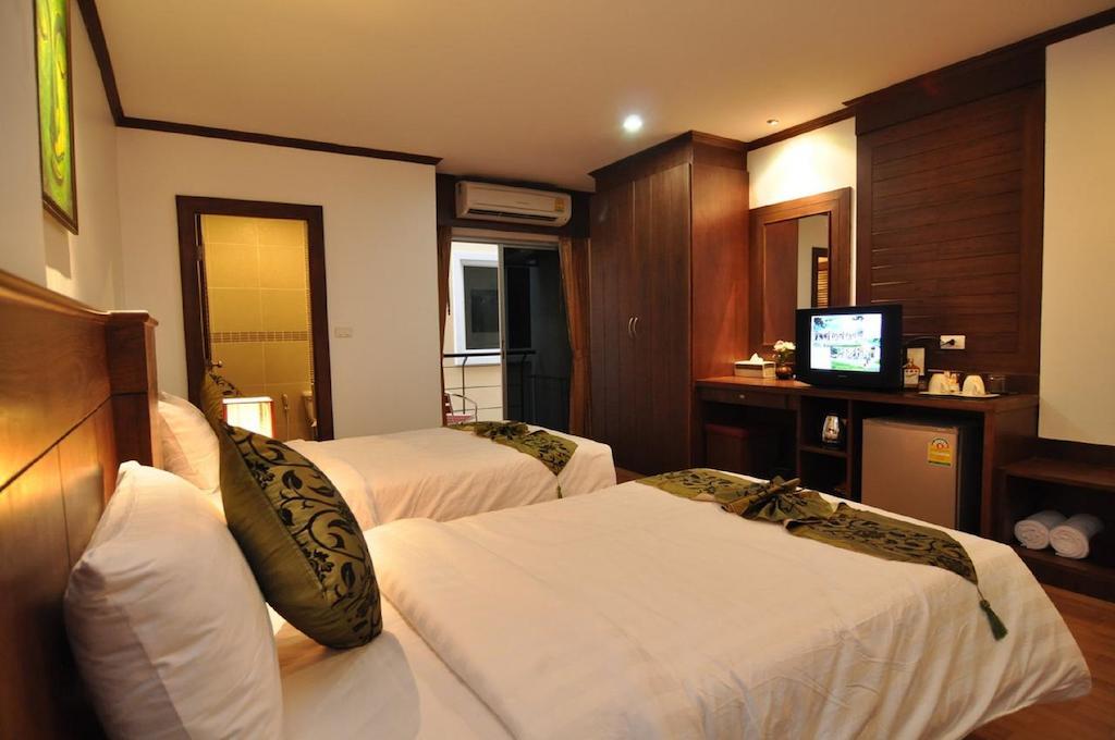 Hemingway'S Hotel Patong Szoba fotó