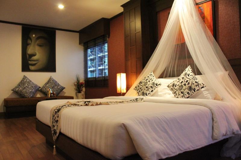 Hemingway'S Hotel Patong Kültér fotó